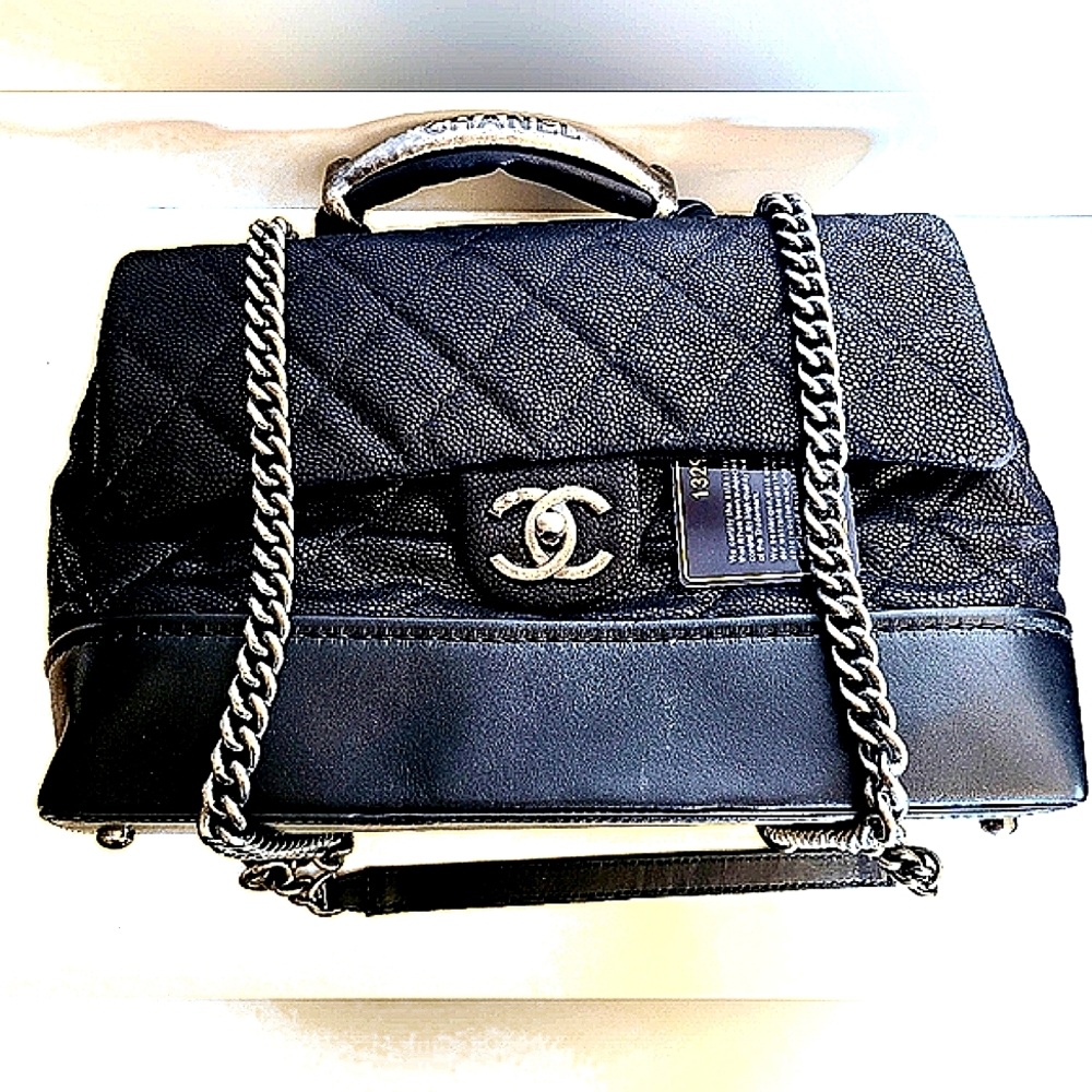 Chanel Iridescent Caviar Quilted Grain Classic Flap Two-Way Crossbody Bag - Picture 12 of 15